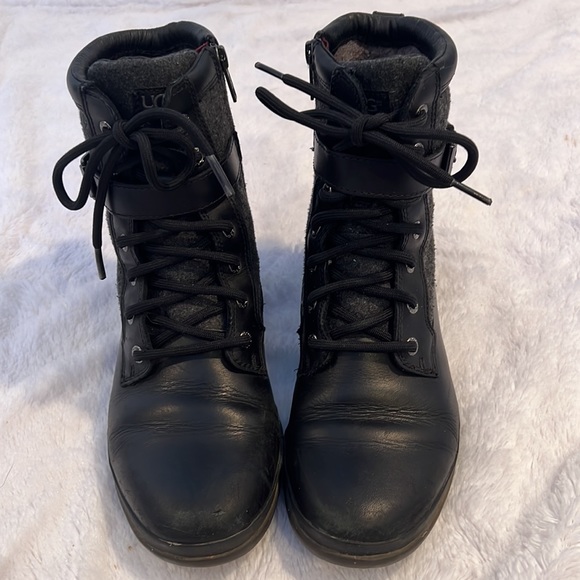 Ugg waterproof boots. Size 7 - Picture 2 of 9
